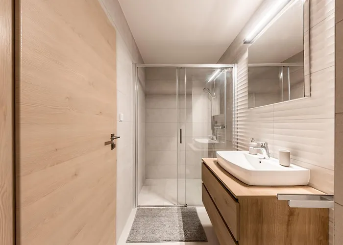 Charlie Apartman